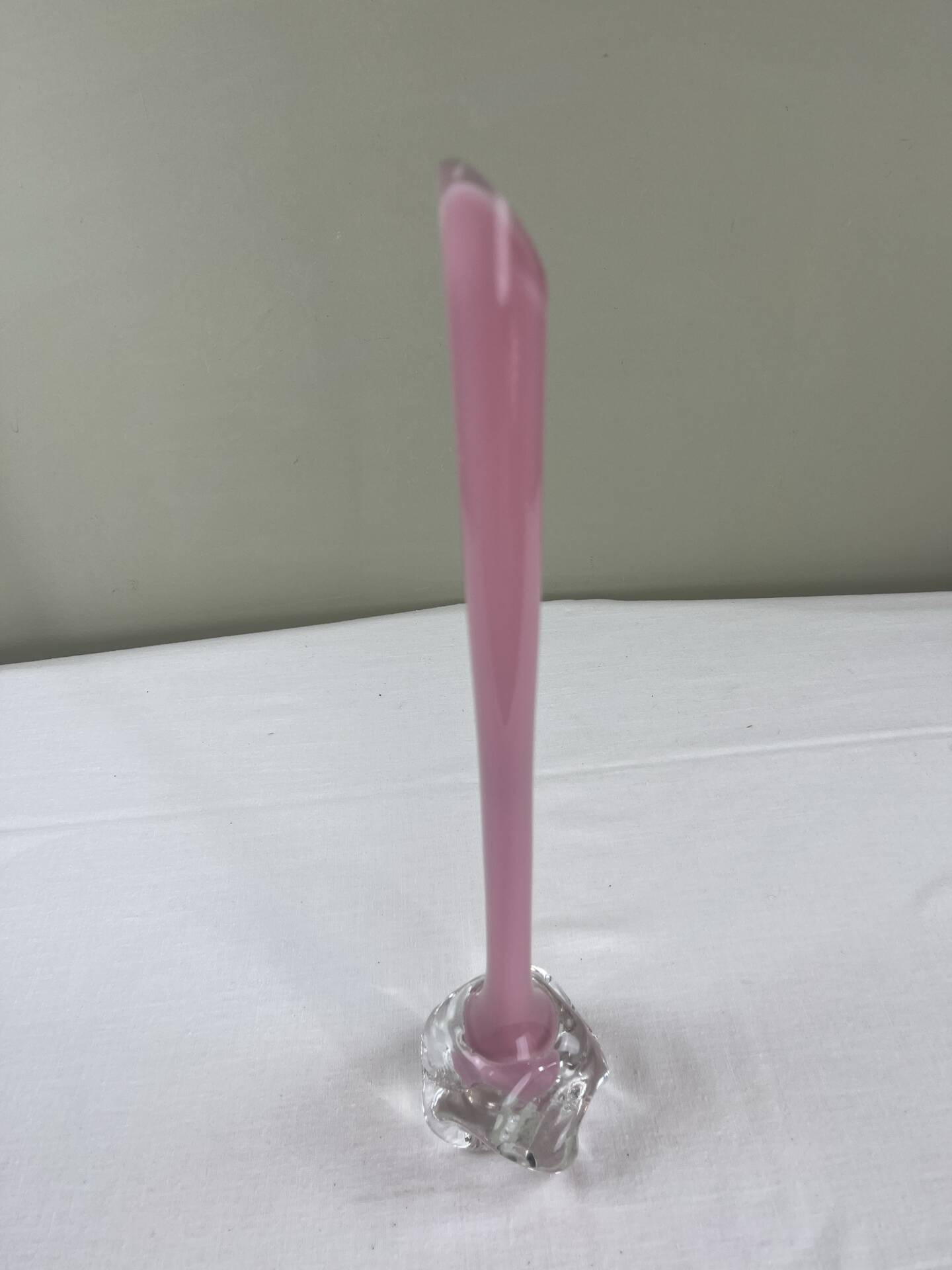 Sculptural glass soliflore in pink