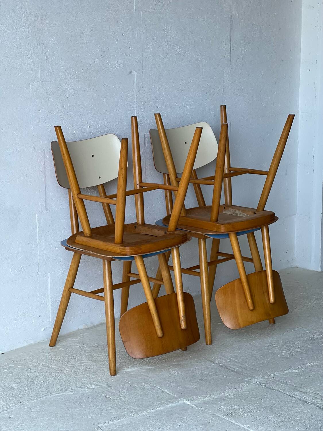 Chaises de salle à manger par TON