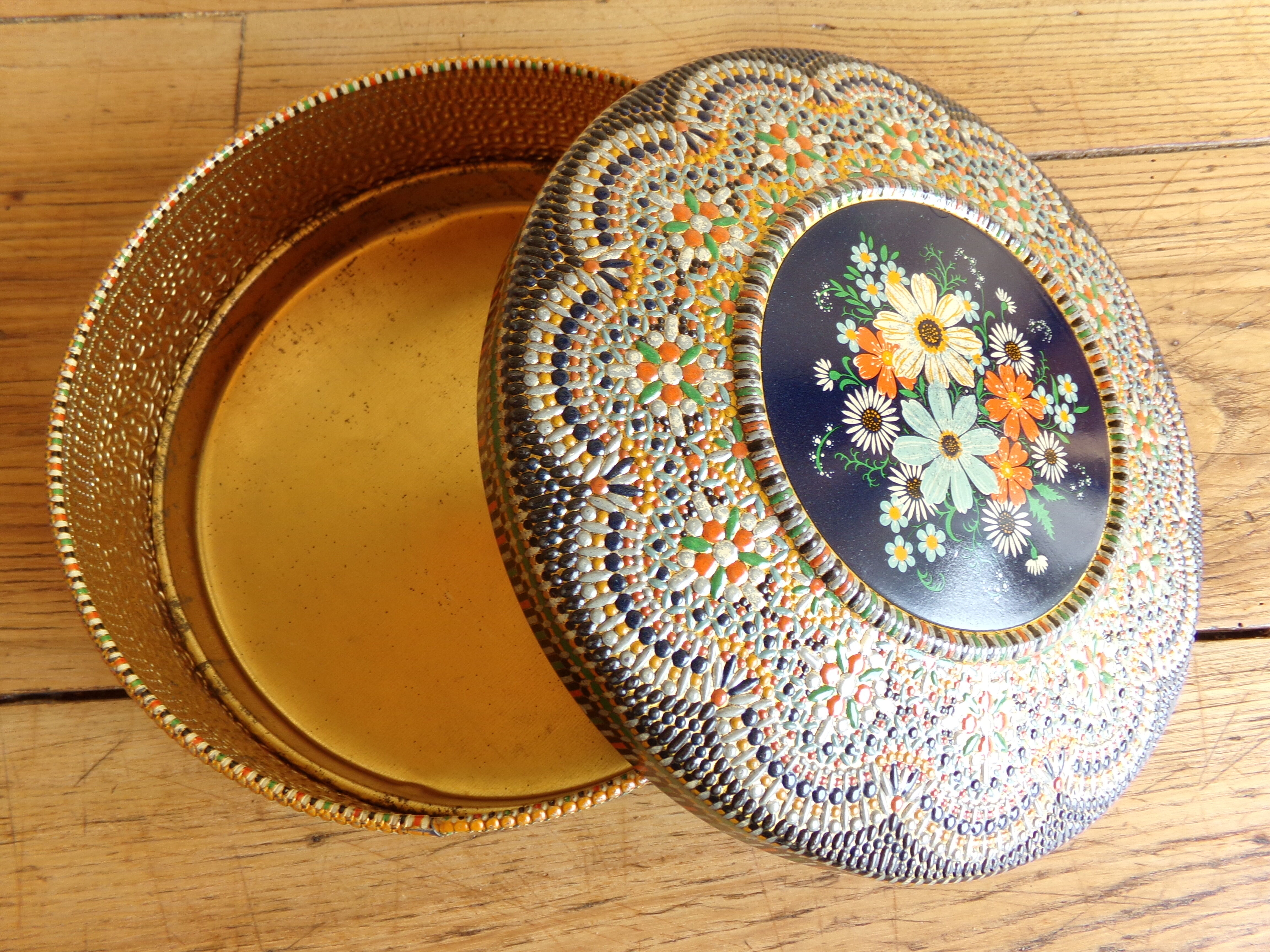 Old metal cookie box floral pattern 40s/50s