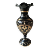 Vintage brass vase with black and gold patina, corolla neck. From India. Mid-20th century. Engraved heart/floral/leafy patterns. High 20 cm