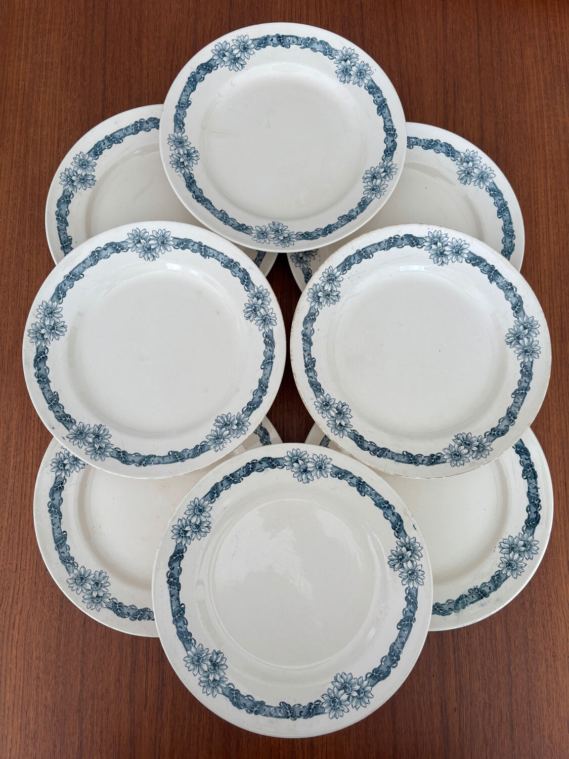 Set of 8 flat plates in Longchamp ironstone model Denise.