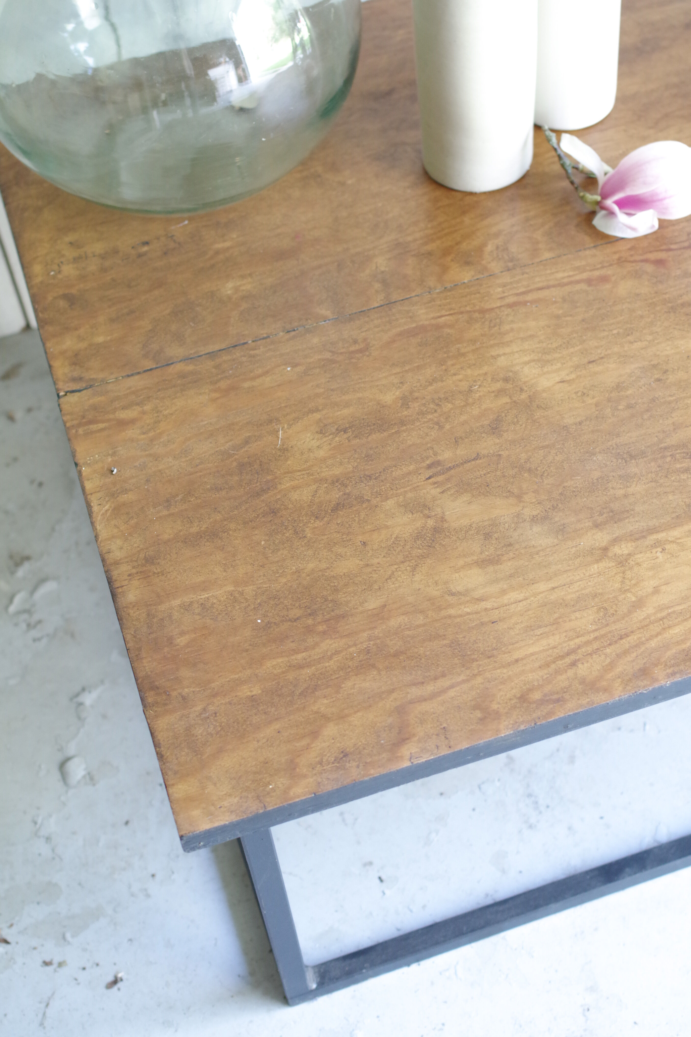 Table basse piétement métal et plateau bois