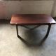 Table basse mid-century en bois marron 1970, plateau rectangulaire coins arrondis