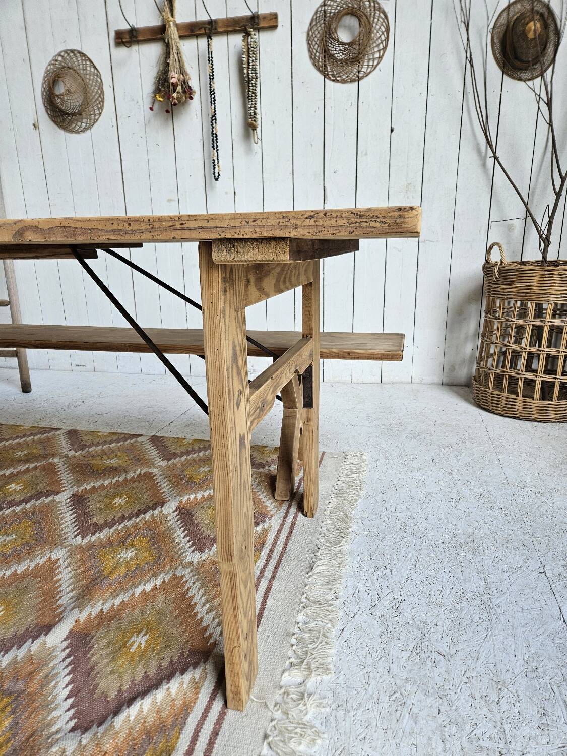 Guinguette farm table