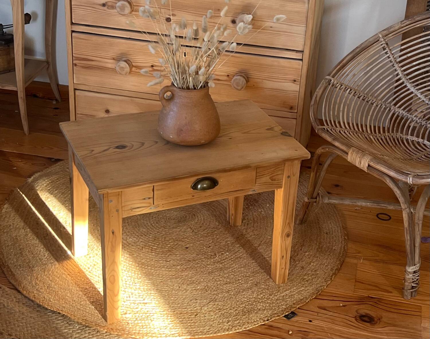 Table basse de ferme ancienne en bois massif brut 1 tiroir