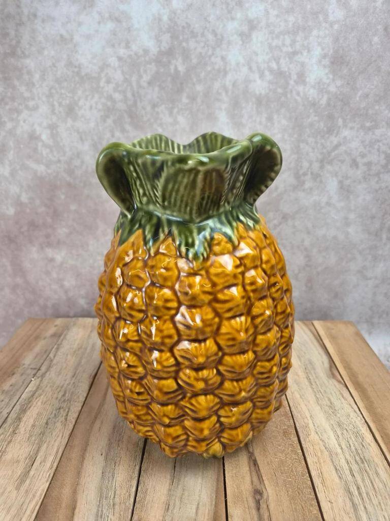 Vintage jug in majolica in the shape of a pineapple – decorative ceramic