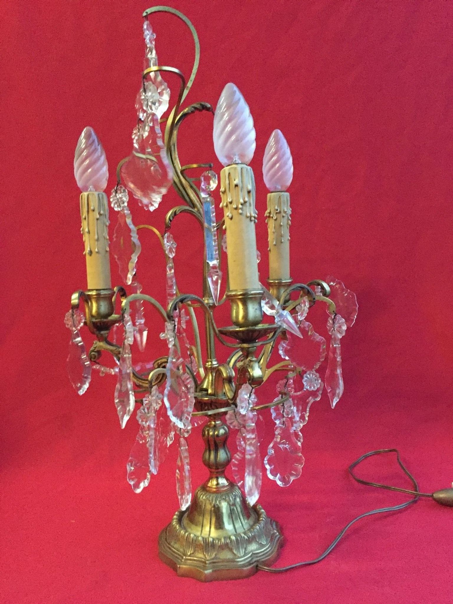 Paire de girandoles à pampilles cristal avec armature bronze