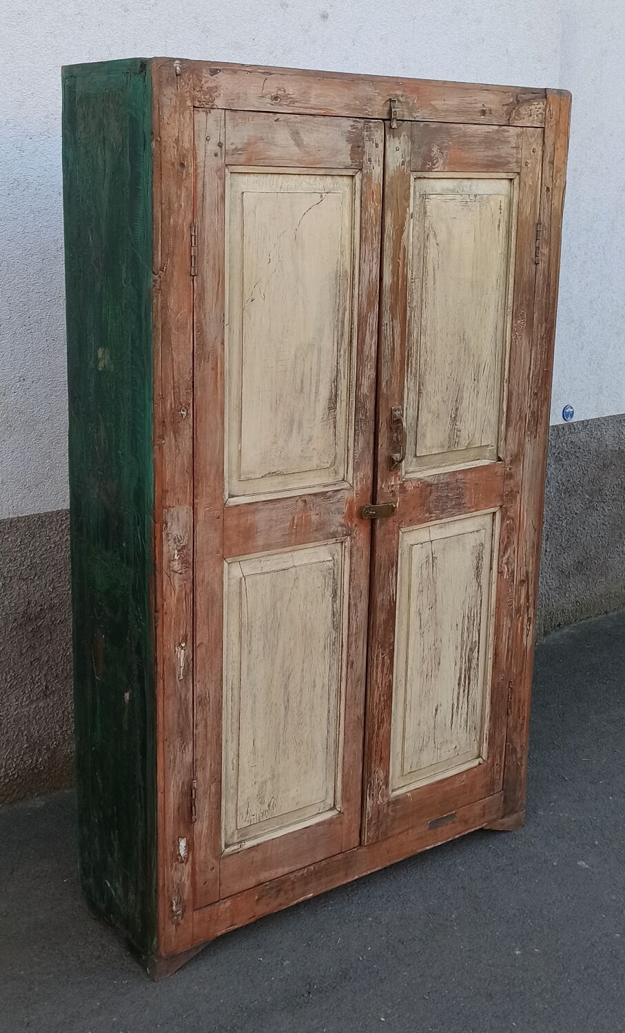 Armoire en bois ancienne