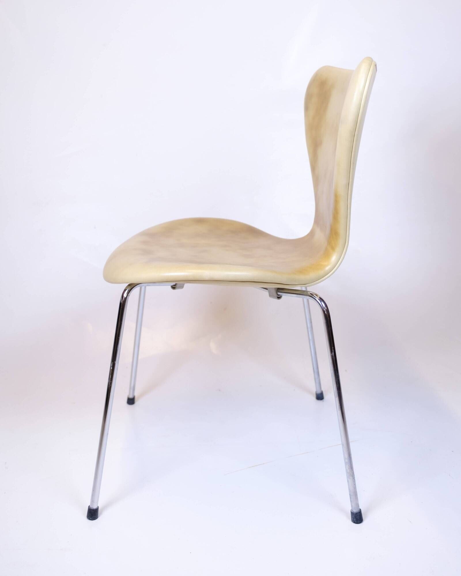 Set of eight Seven chairs - Model 3107 - natural leather - Arne Jacobsen - Fritz Hansen