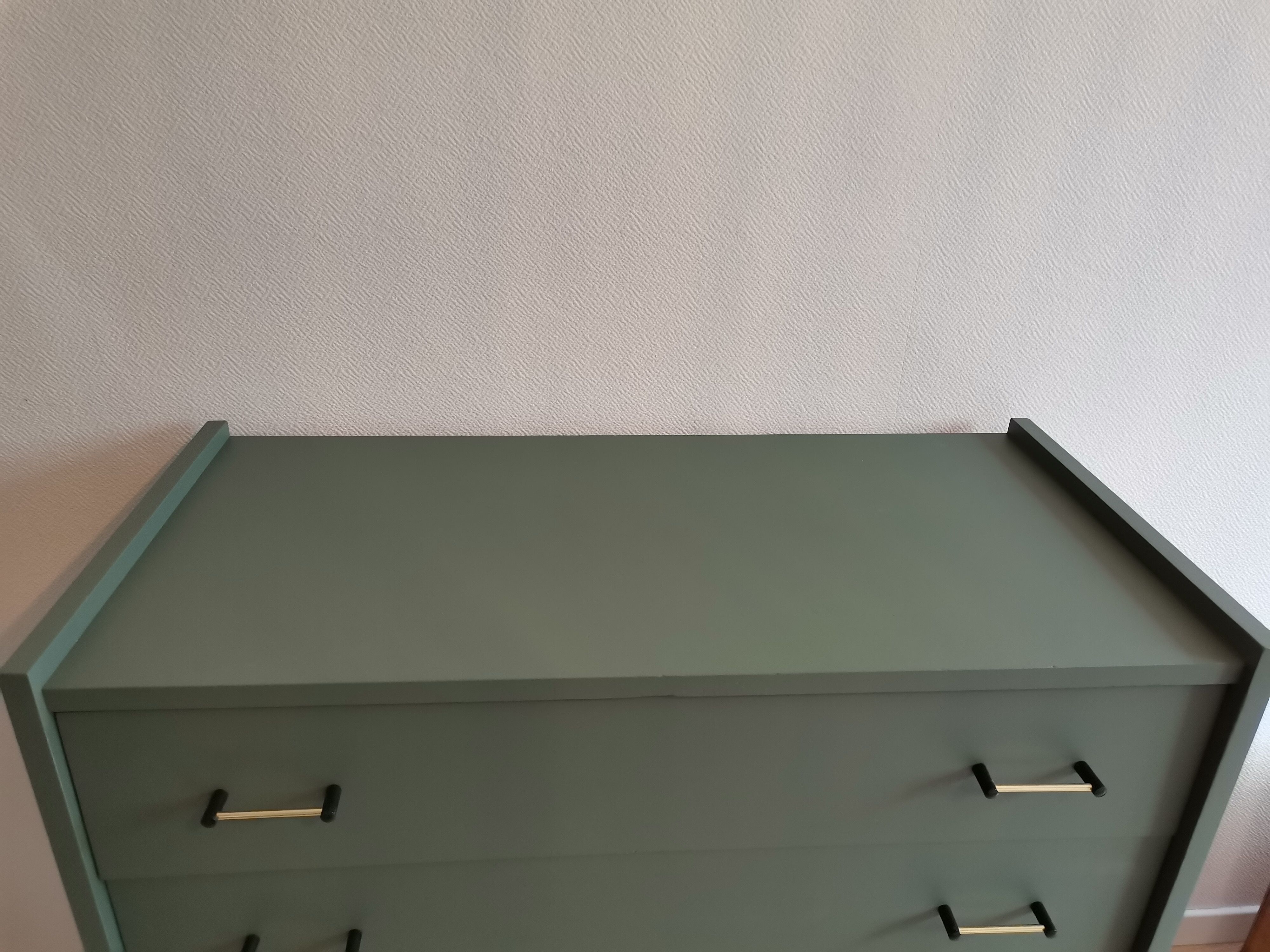 Chest of drawers