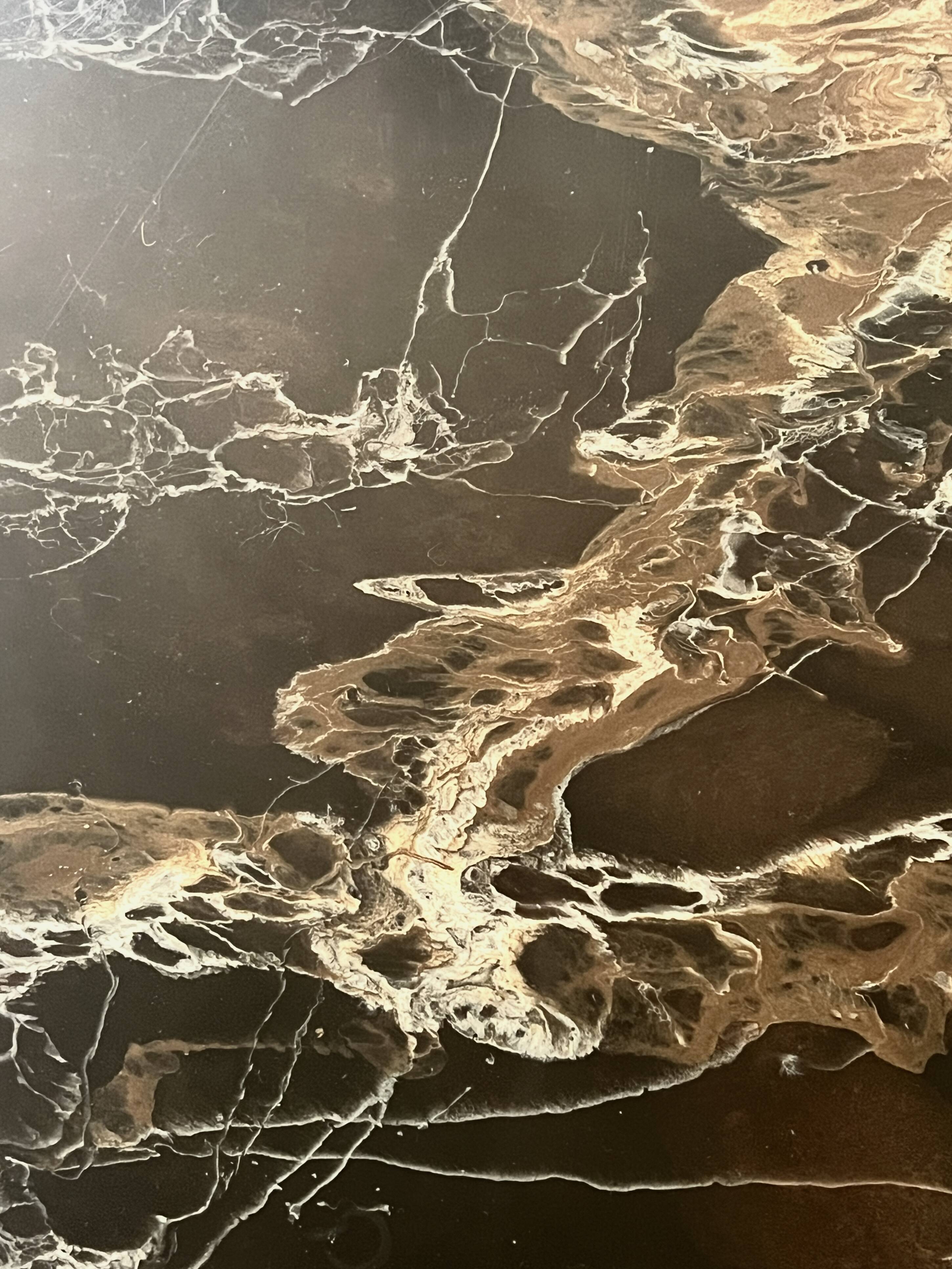 Table basse rectangulaire en résine marbre, design vers 1970