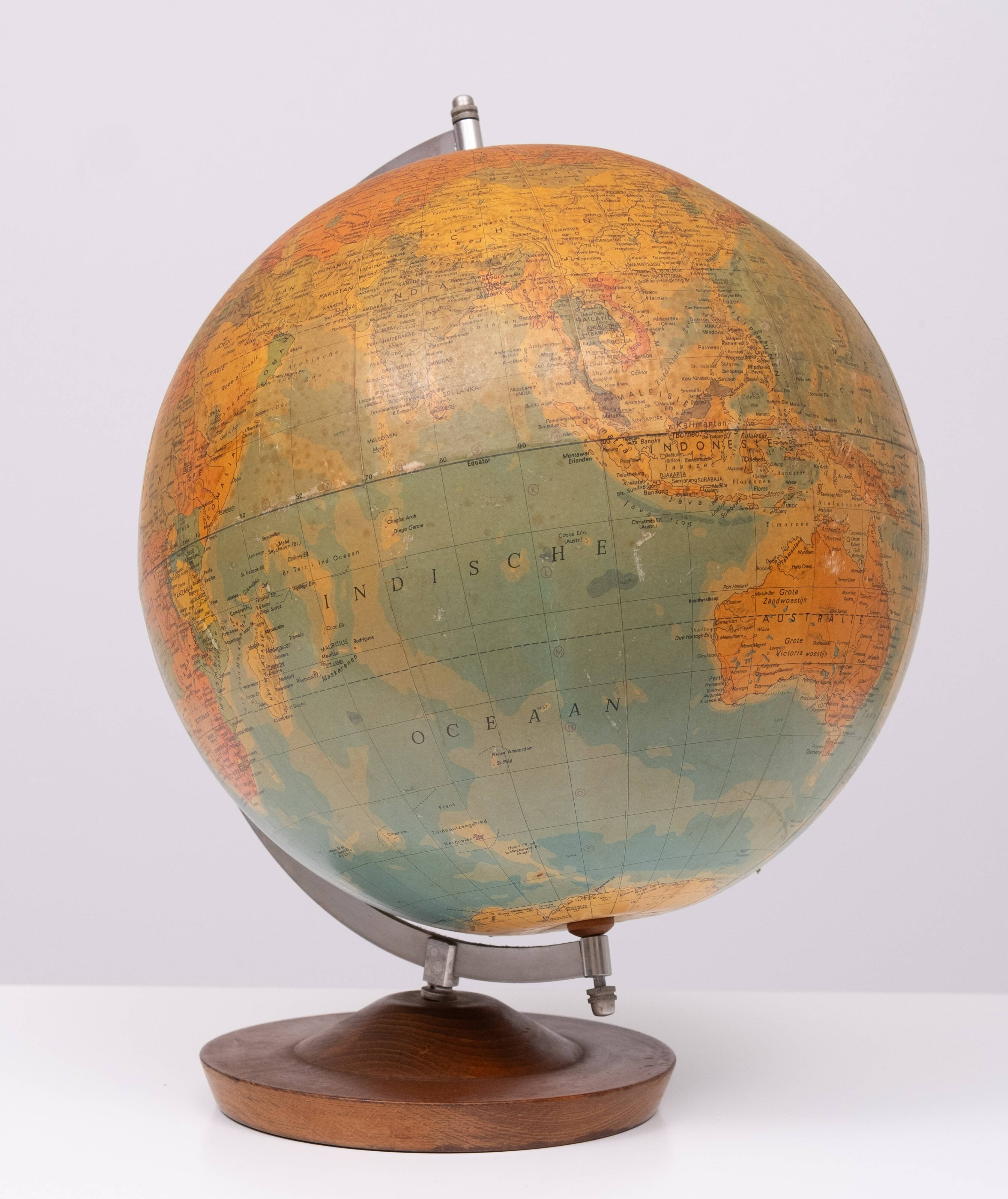 Raths Politischer Erdglobus 1950s Germany