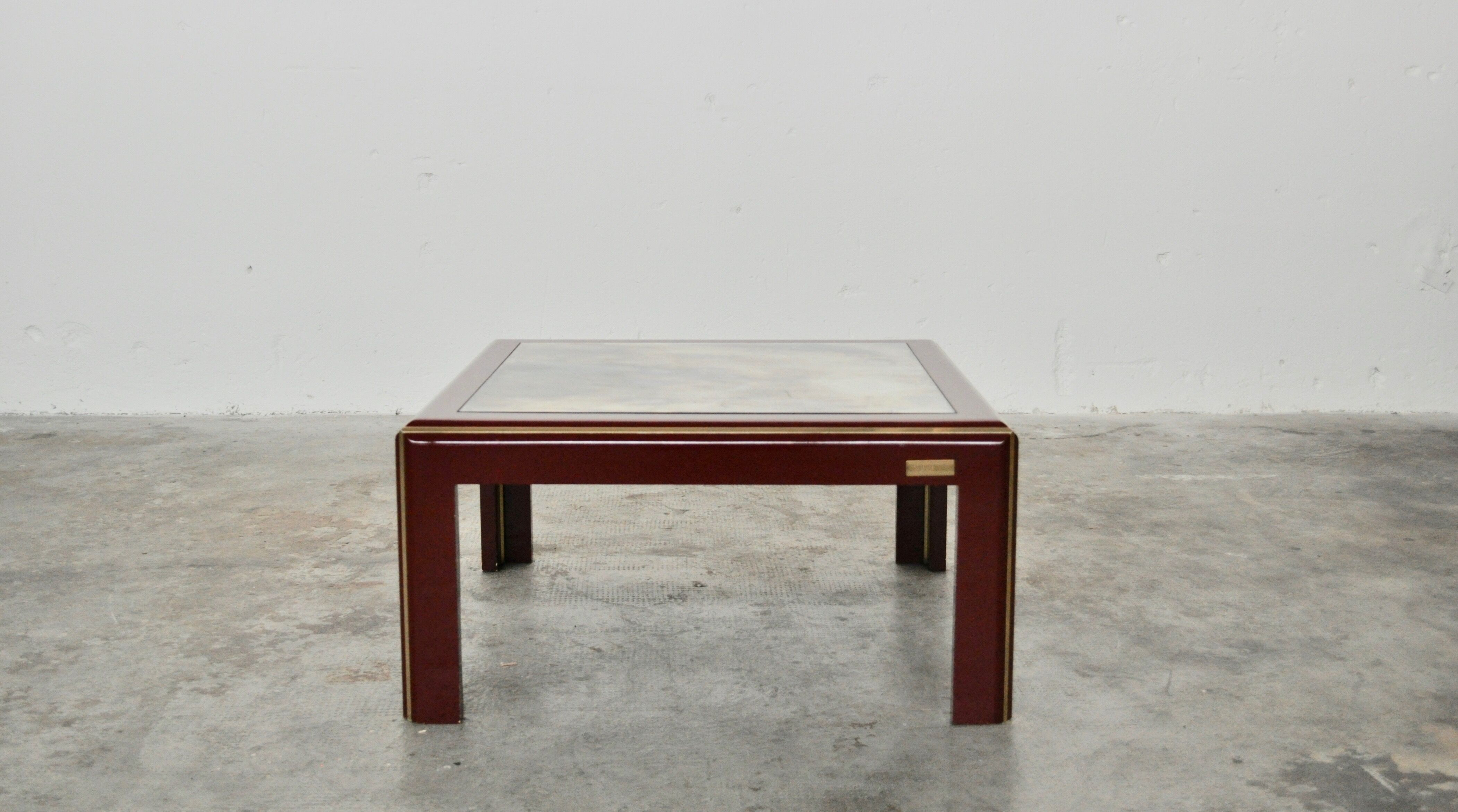 Vintage italian lacquered coffee table with mirror top & brass details from mario sabot