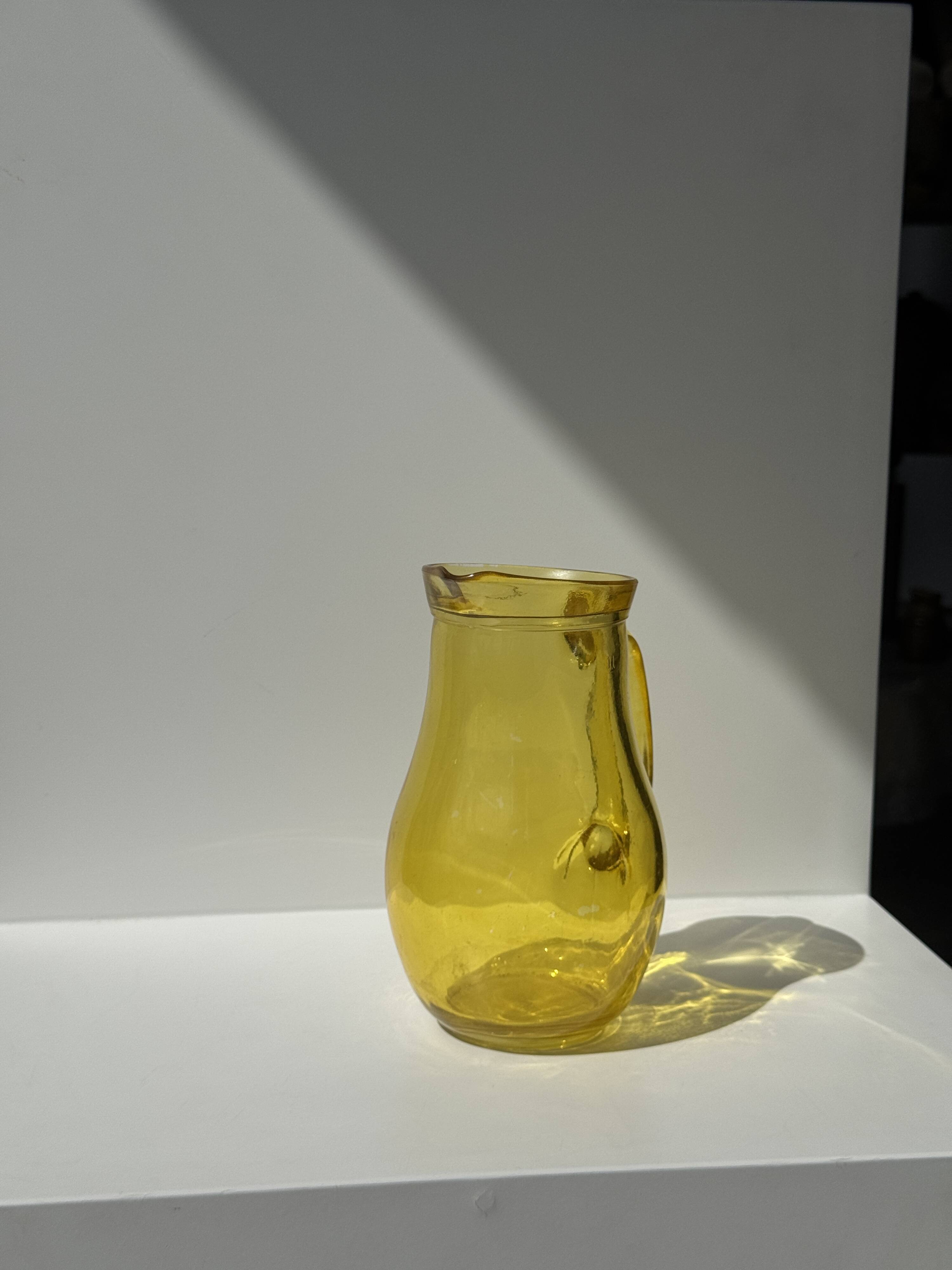 Vintage yellow glass pitcher H20.5