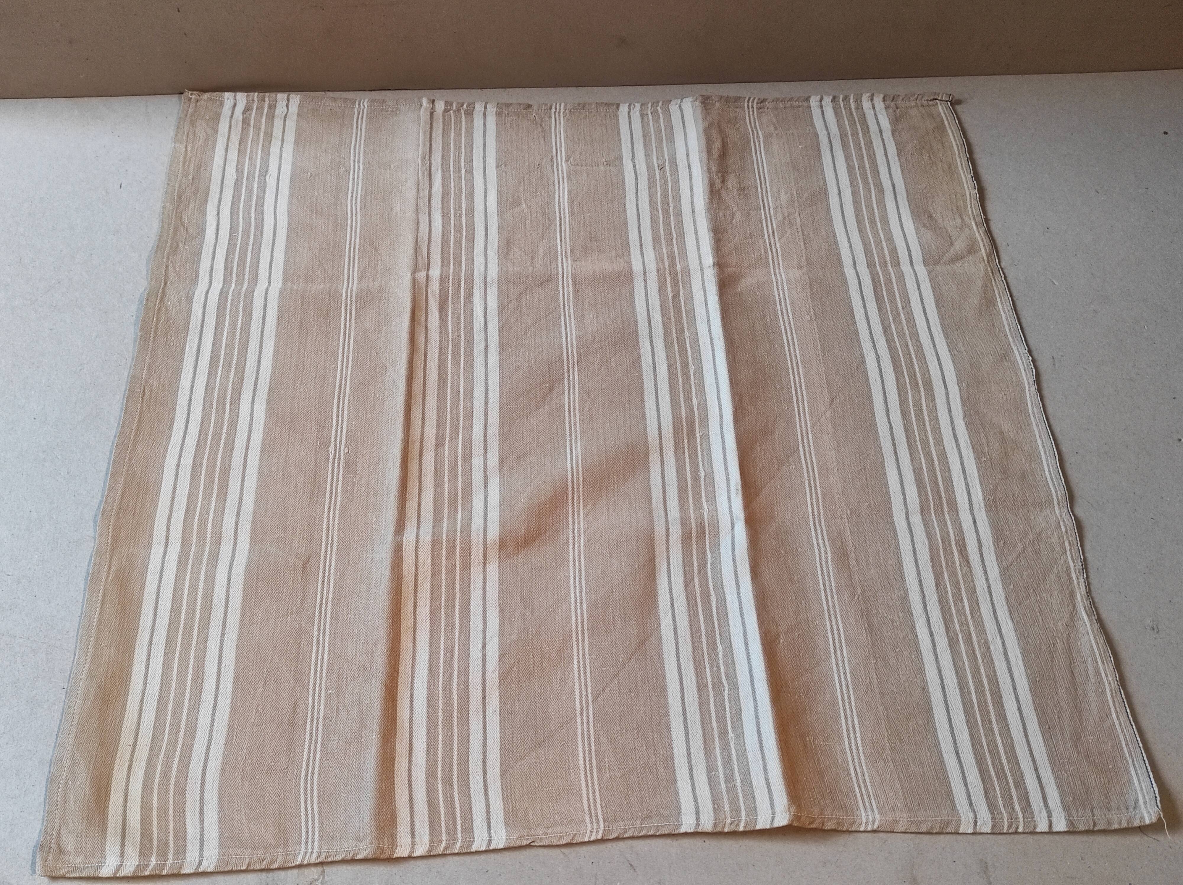Serviette ou torchon ancien en toile à matelas