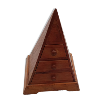 Meuble triangulaire à tiroirs