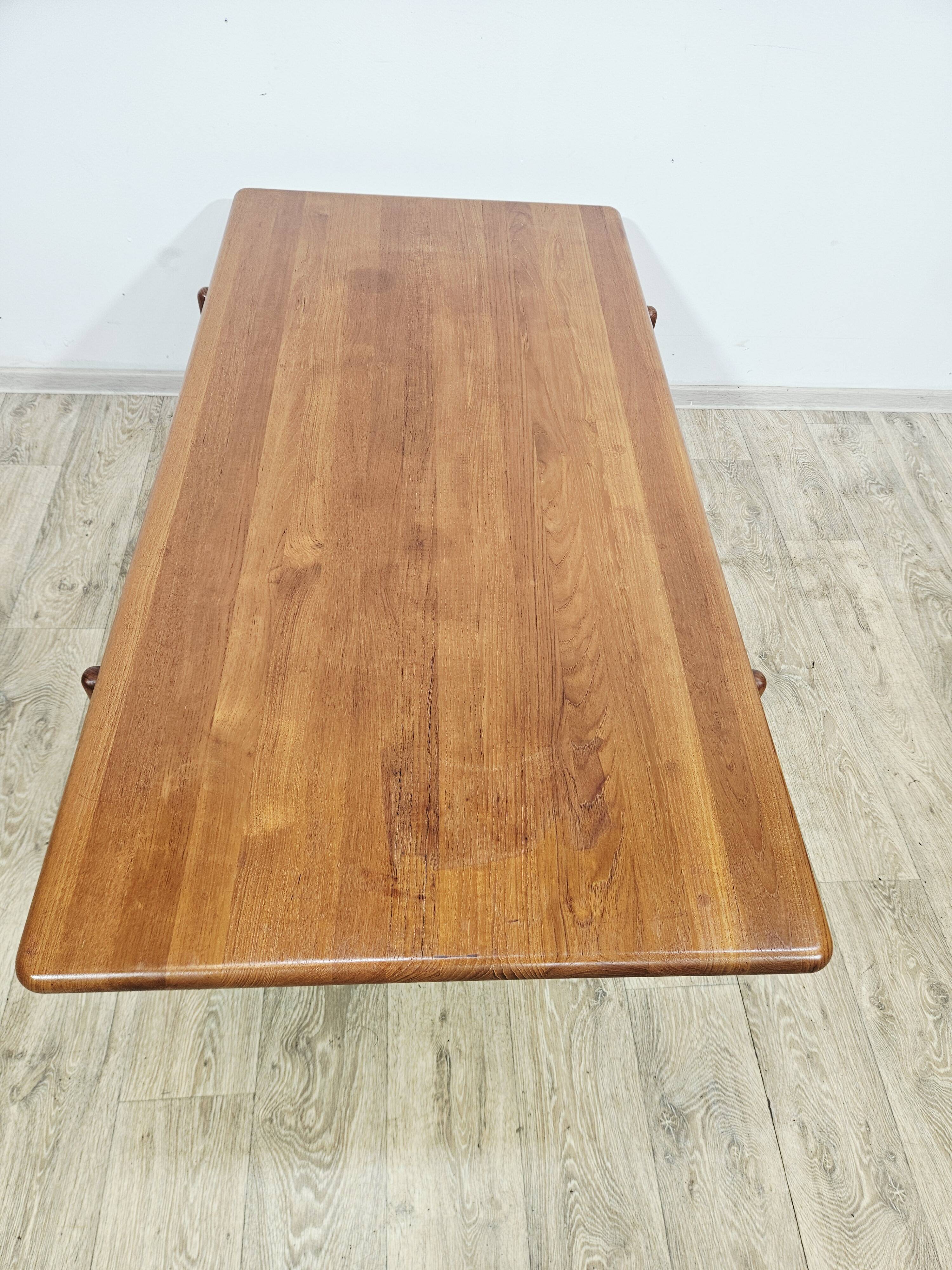 Table basse en teck massif danois / Style Mid-Century Modern / Années 1970.