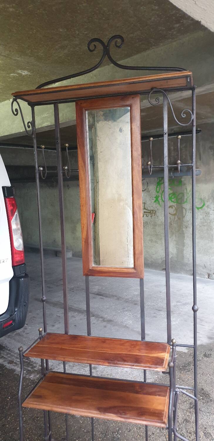 Contemporary locker room