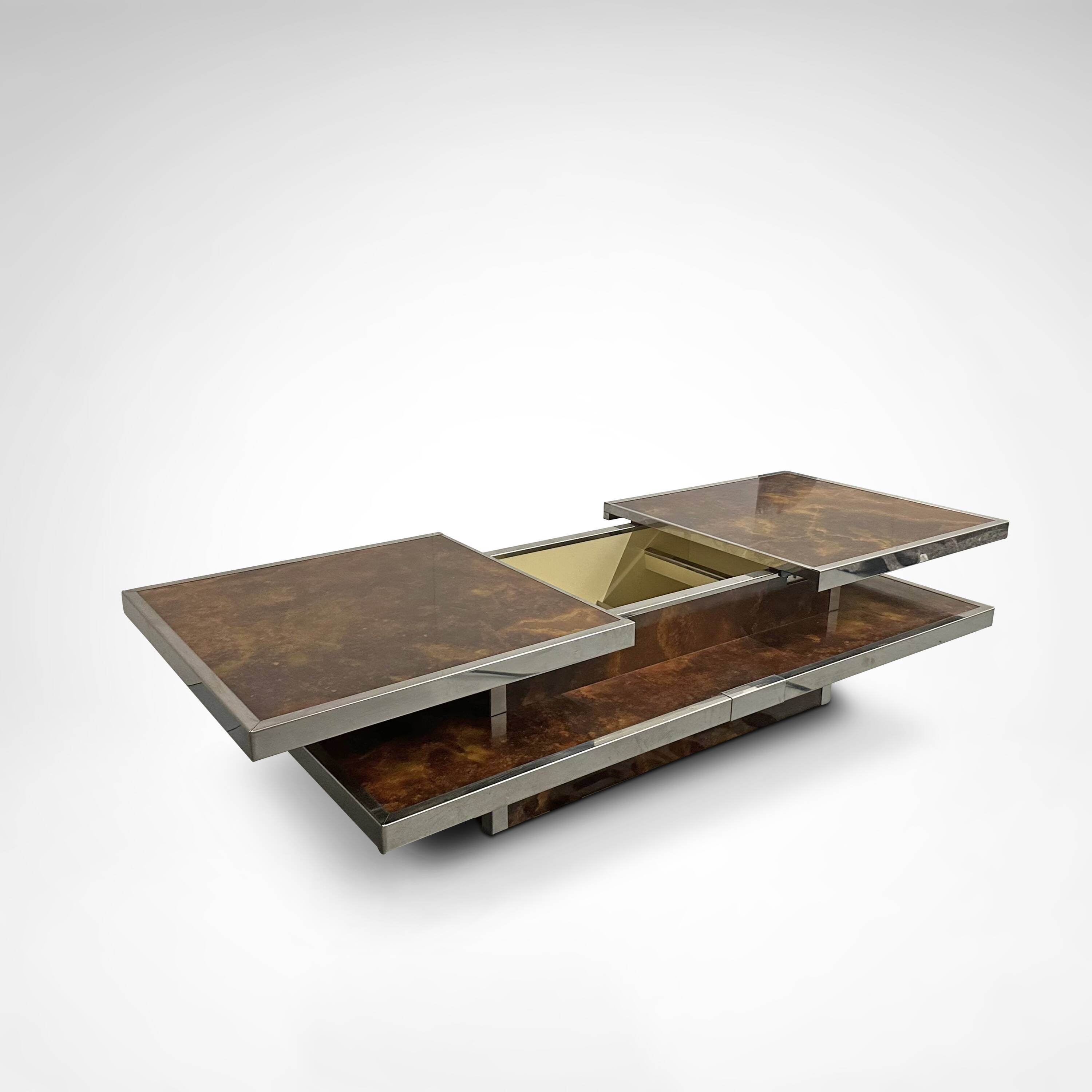 Table basse en bois de noyer à deux niveaux et métal avec bar intégré, France, années 1980.