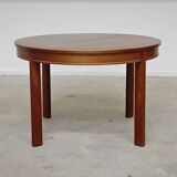 Extendable table with integrated Scandinavian style Self
