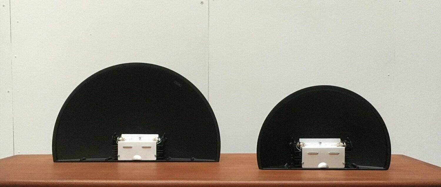 Postmodern Italian wall lamps model Piatto D9 by Sandro Colbertaldo and Paolo Rizzatto for Luceplan, set of 2.