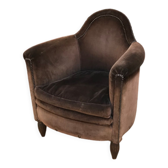 Club armchair in brown fabric