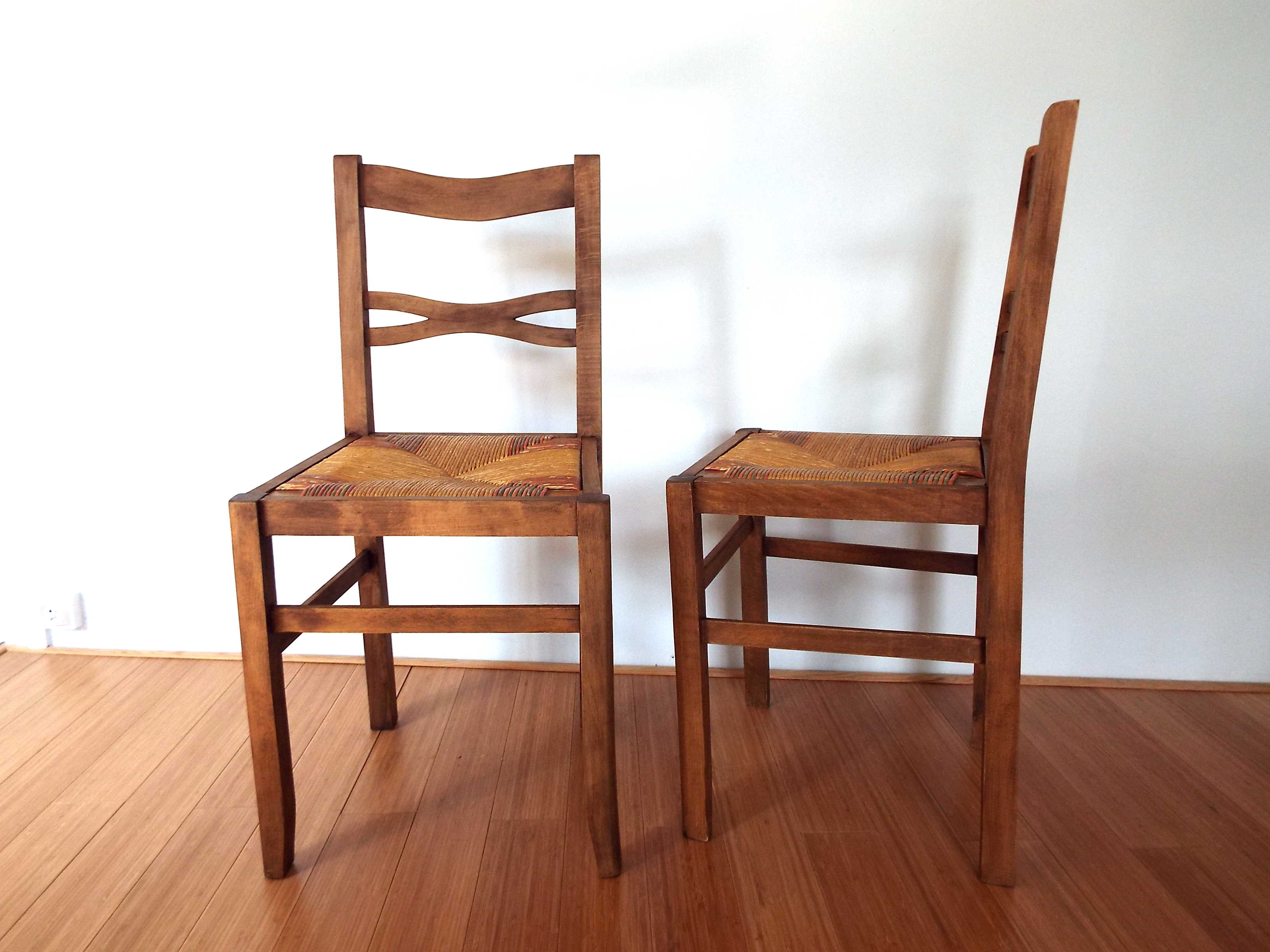 2 mulched chairs