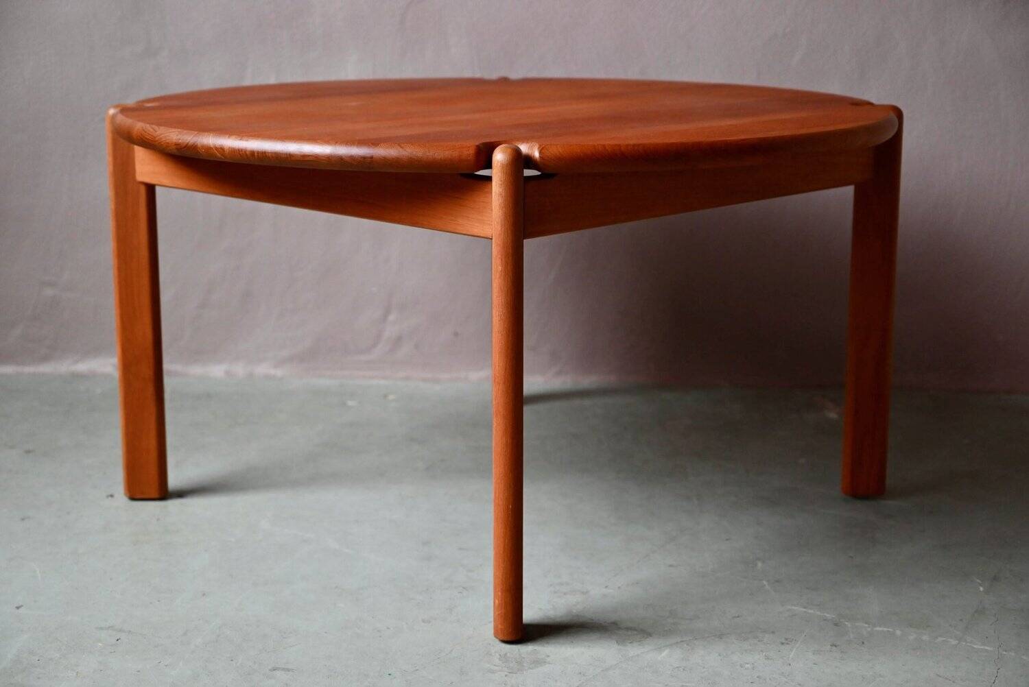 Solid wood coffee table, organic Scandinavian design, vintage retro 80s.