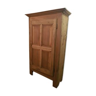Armoire parisienne