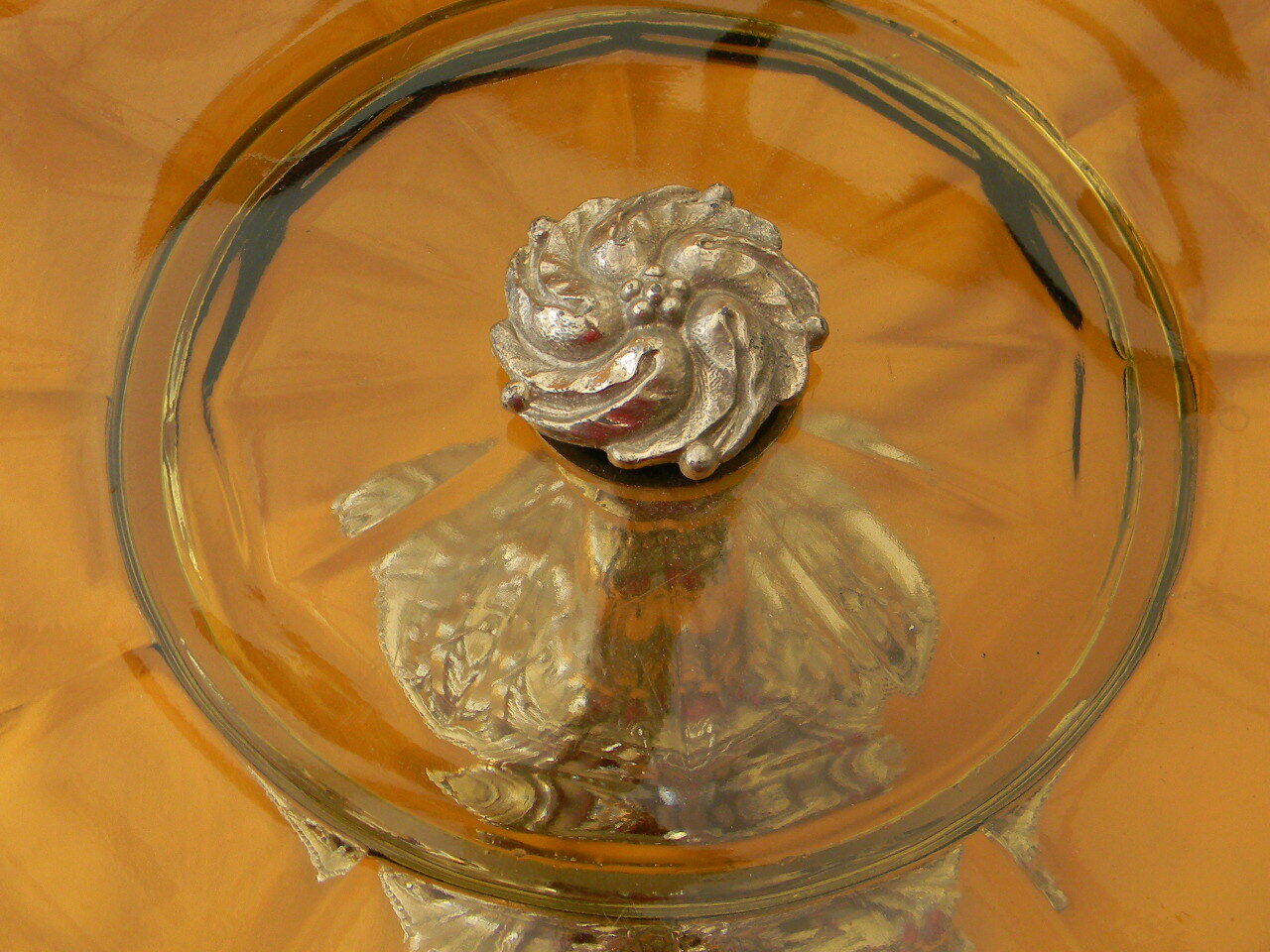 Standing cup in smoked glass