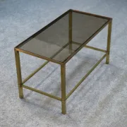 Table basse en laiton et verre fumé 1950’s