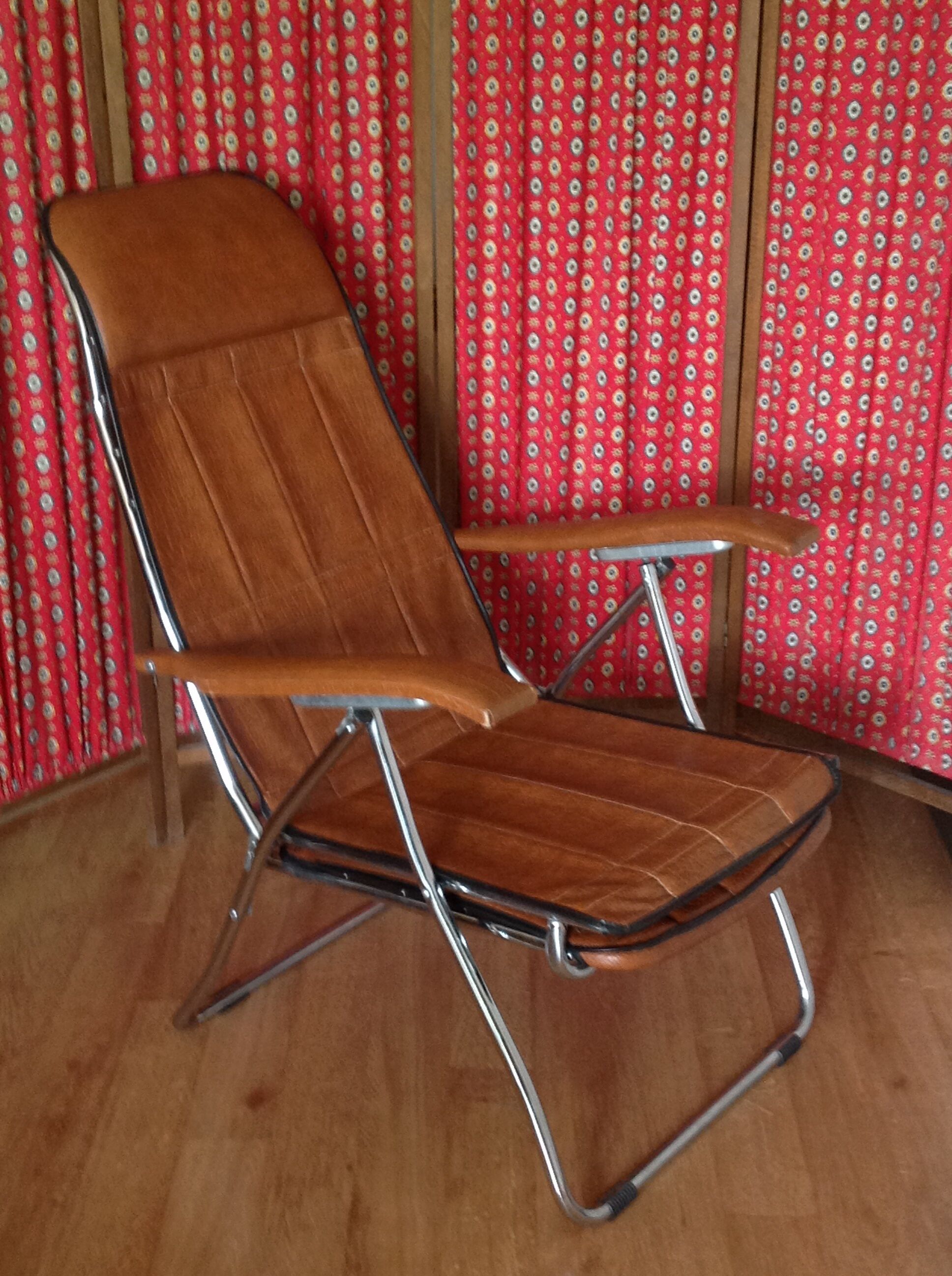 Vintage leather lounge chair