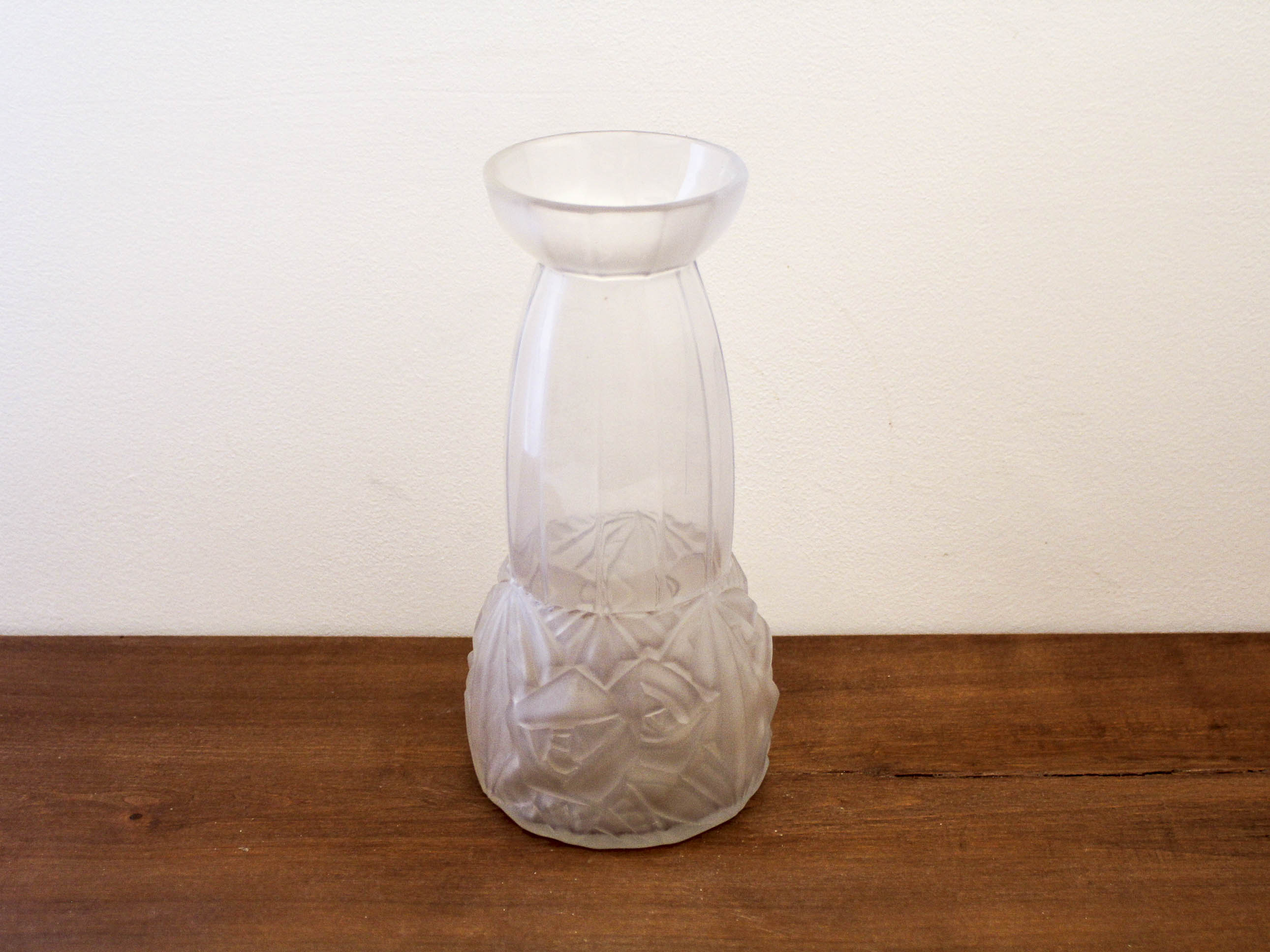 Art deco vase in molded pressed glass