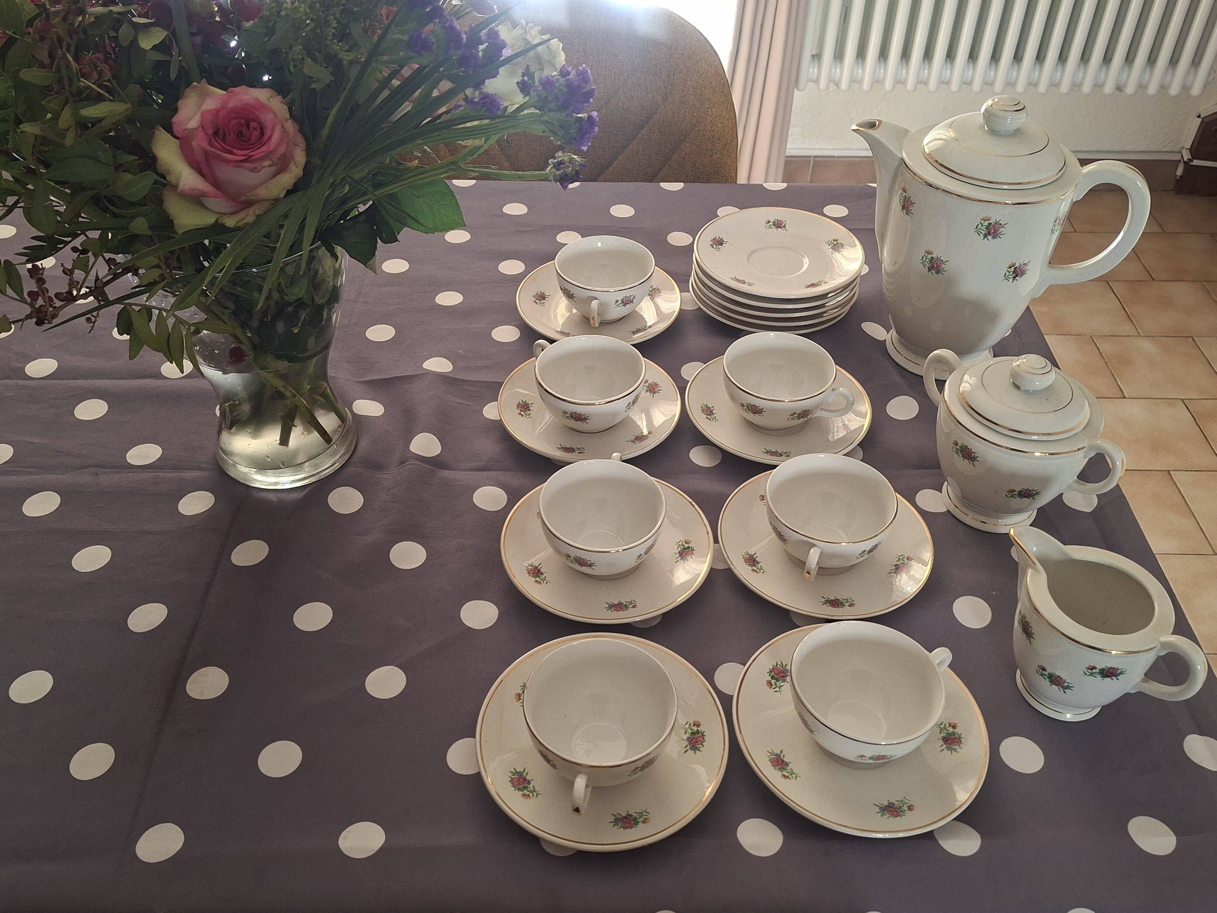 Vintage porcelain coffee service – Rose and gold decoration – 17 pieces