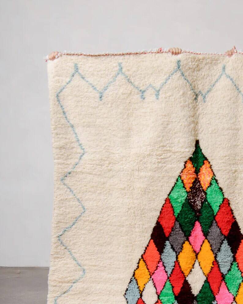 Magnificent natural wool rug 250cm x 200cm