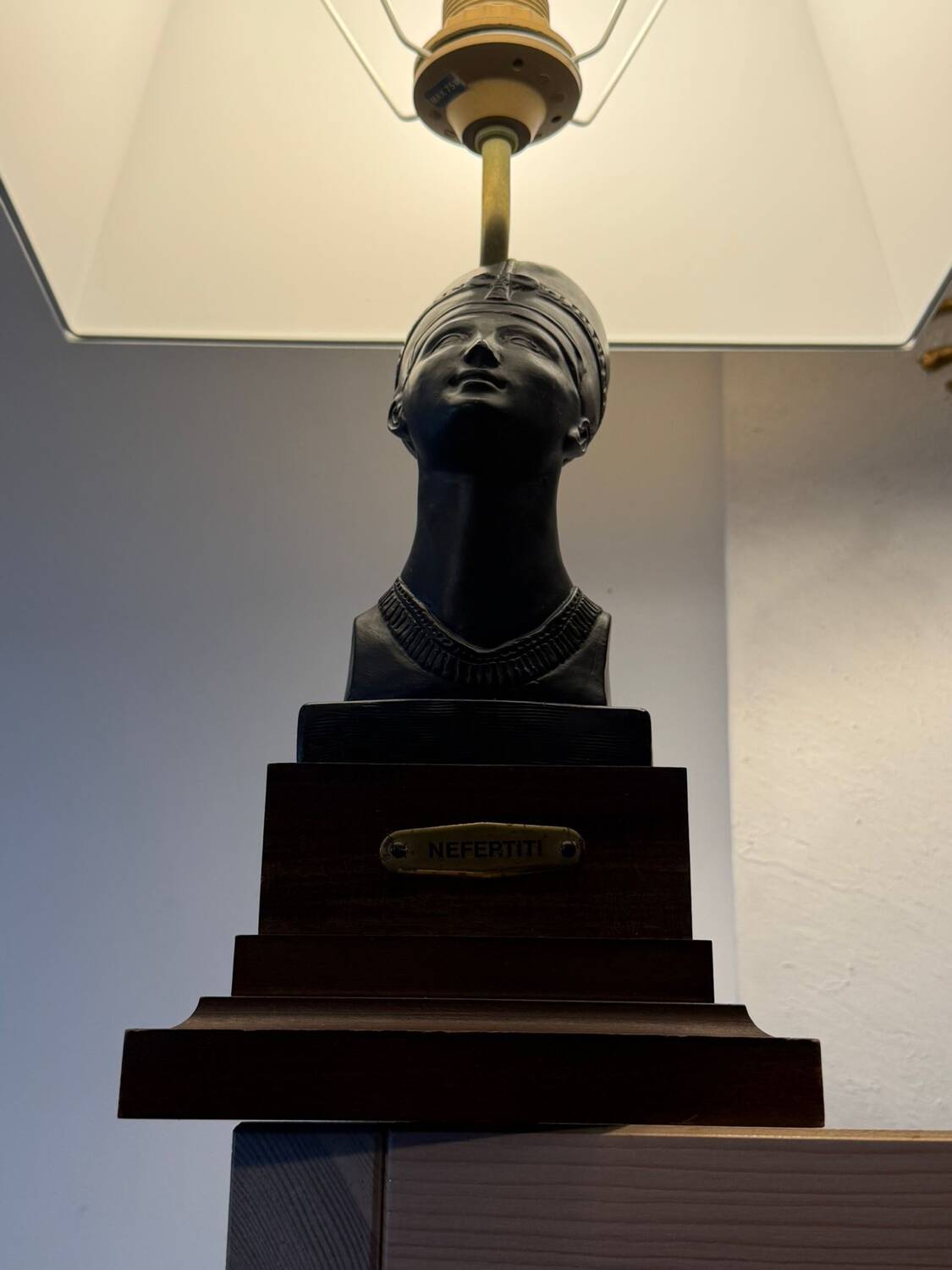 Vintage Egyptian-Inspired Table Lamp – Bust of Queen Nefertiti