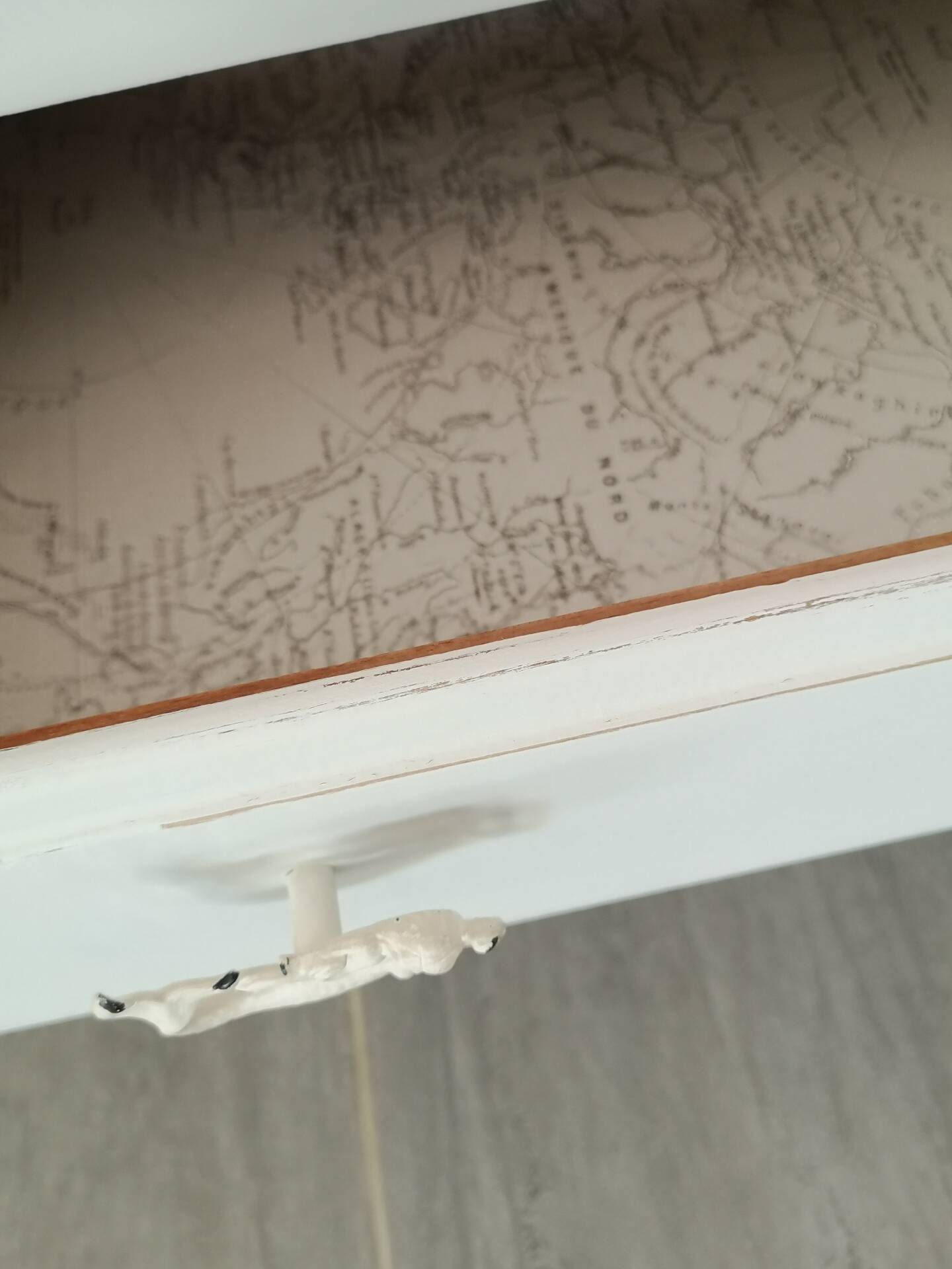 Shabby chic chest of drawers