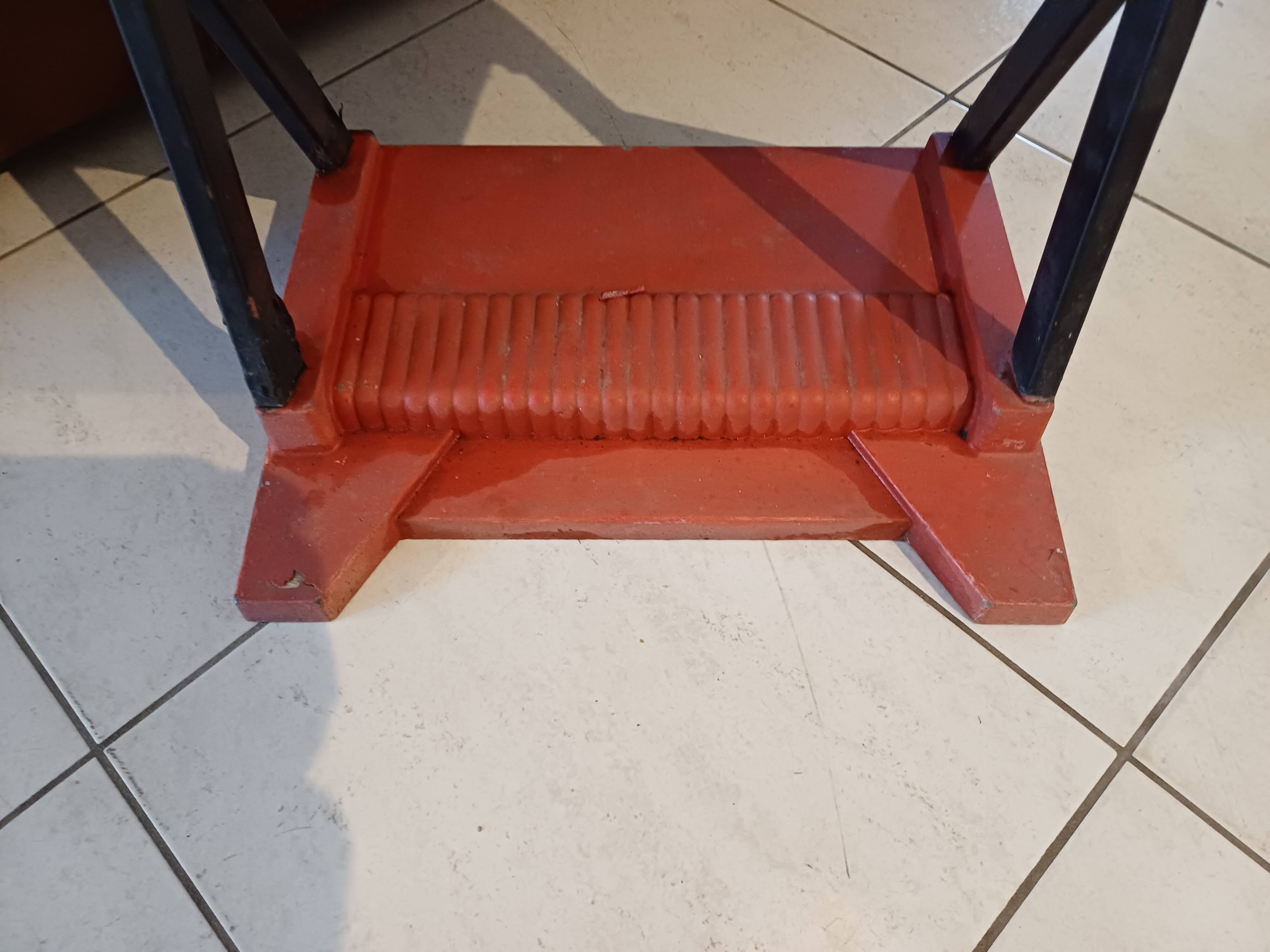 Brabo candy dispenser