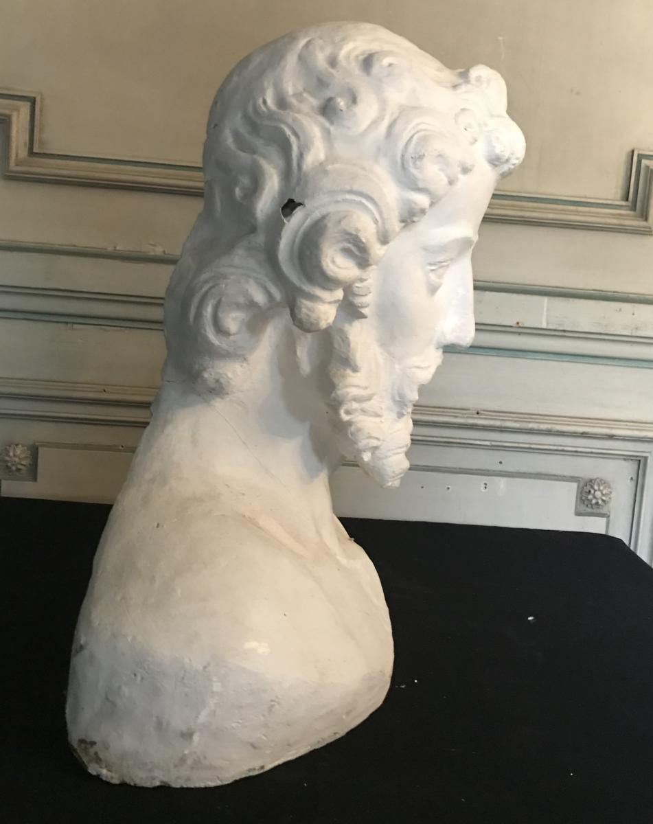 Sculpture in plaster head of Holy
