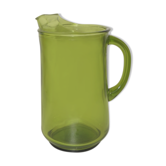 Carafe verte moulé