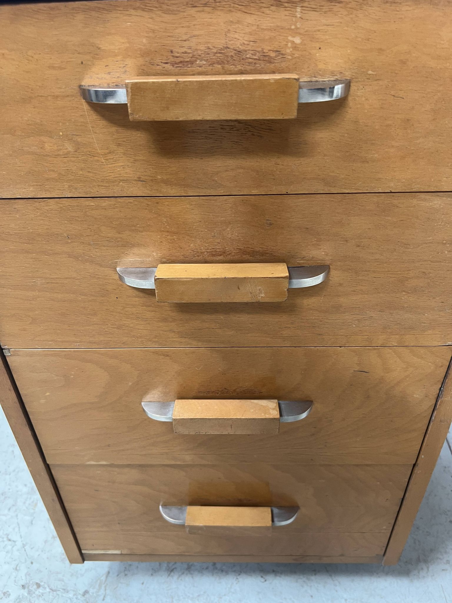 Bureau de style en placage de bois d'érable XX siècle