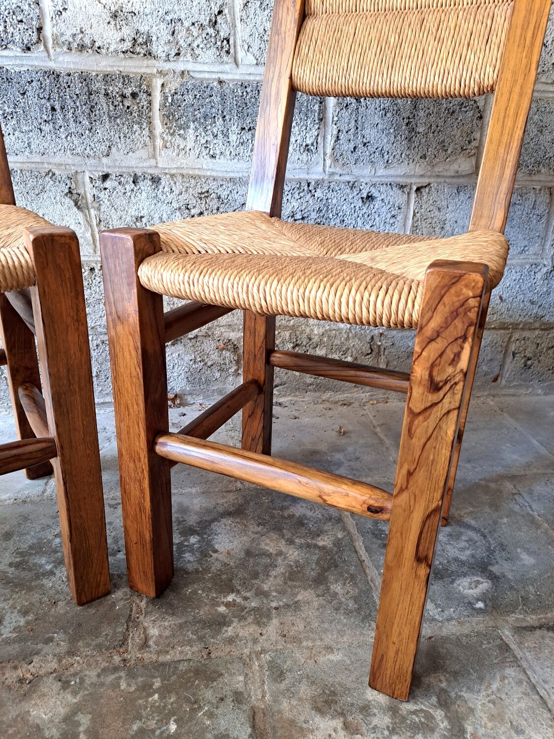6 chaises en noyer et paillées