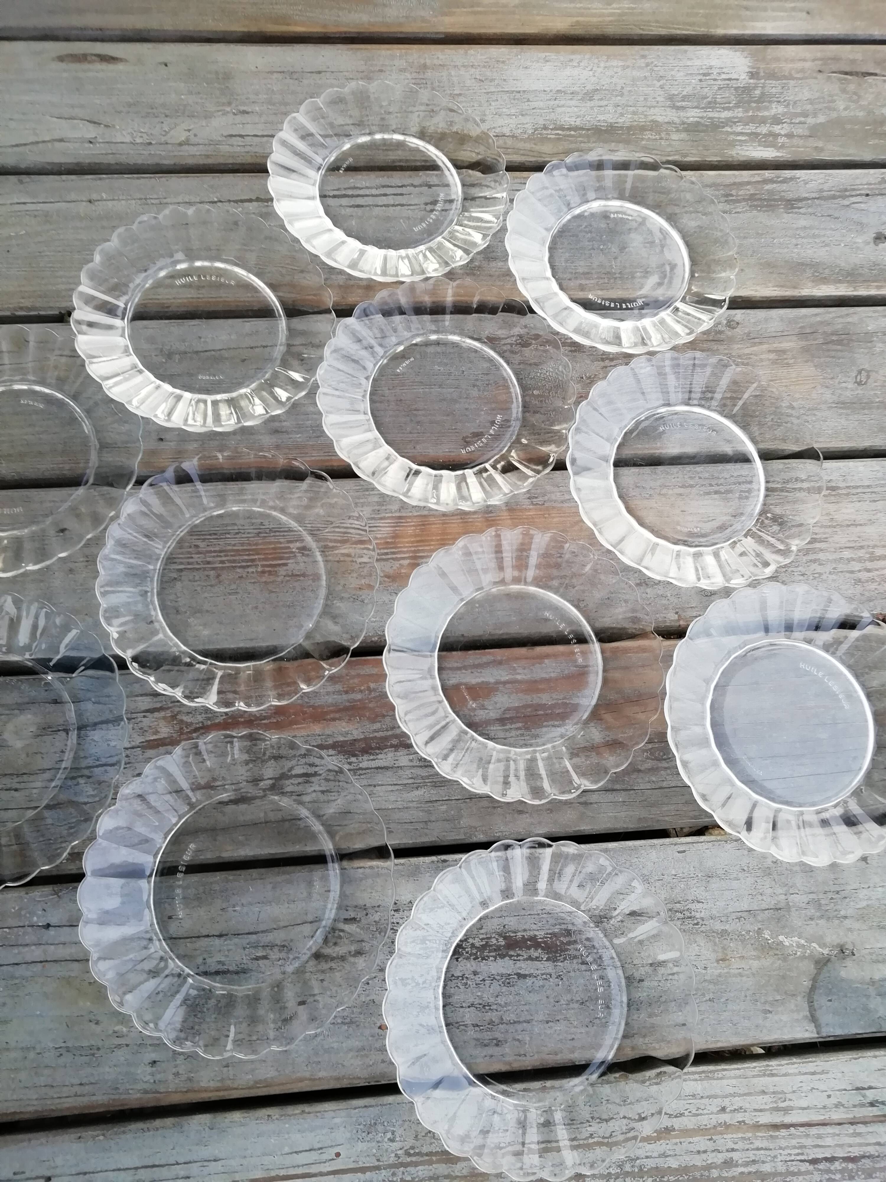 Lot of daisy dessert plates