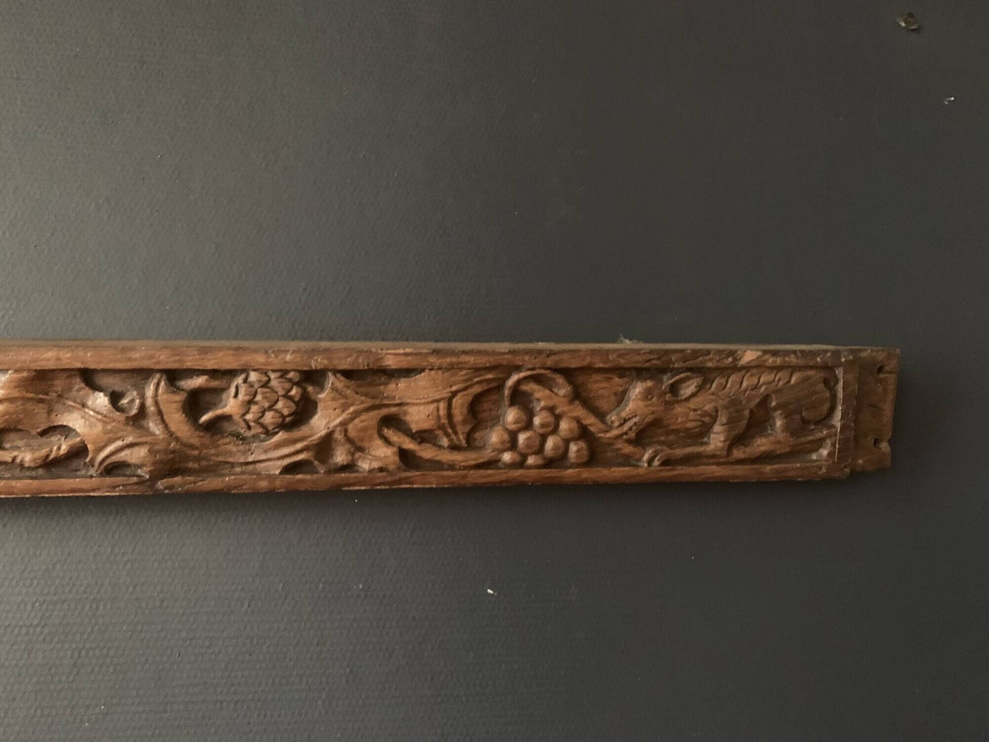 Haute époque wall frieze in carved walnut wood, 16th century