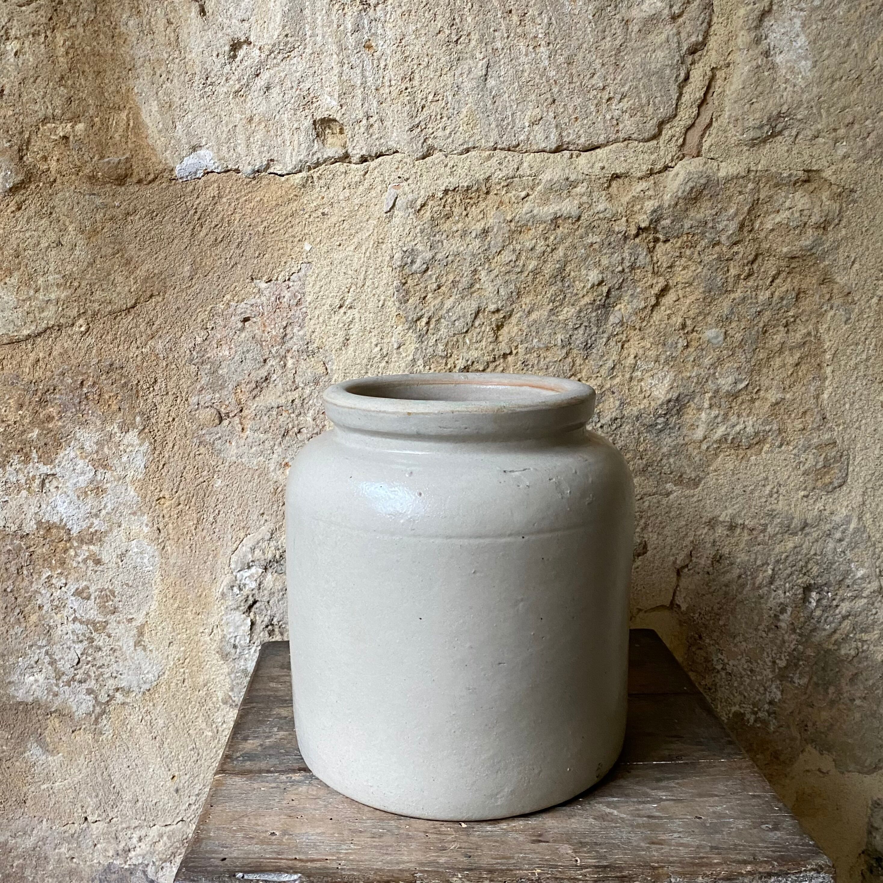 Sandstone pot 23 cm