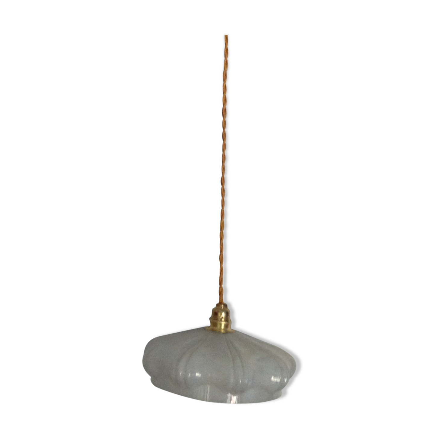 White opaline suspension
