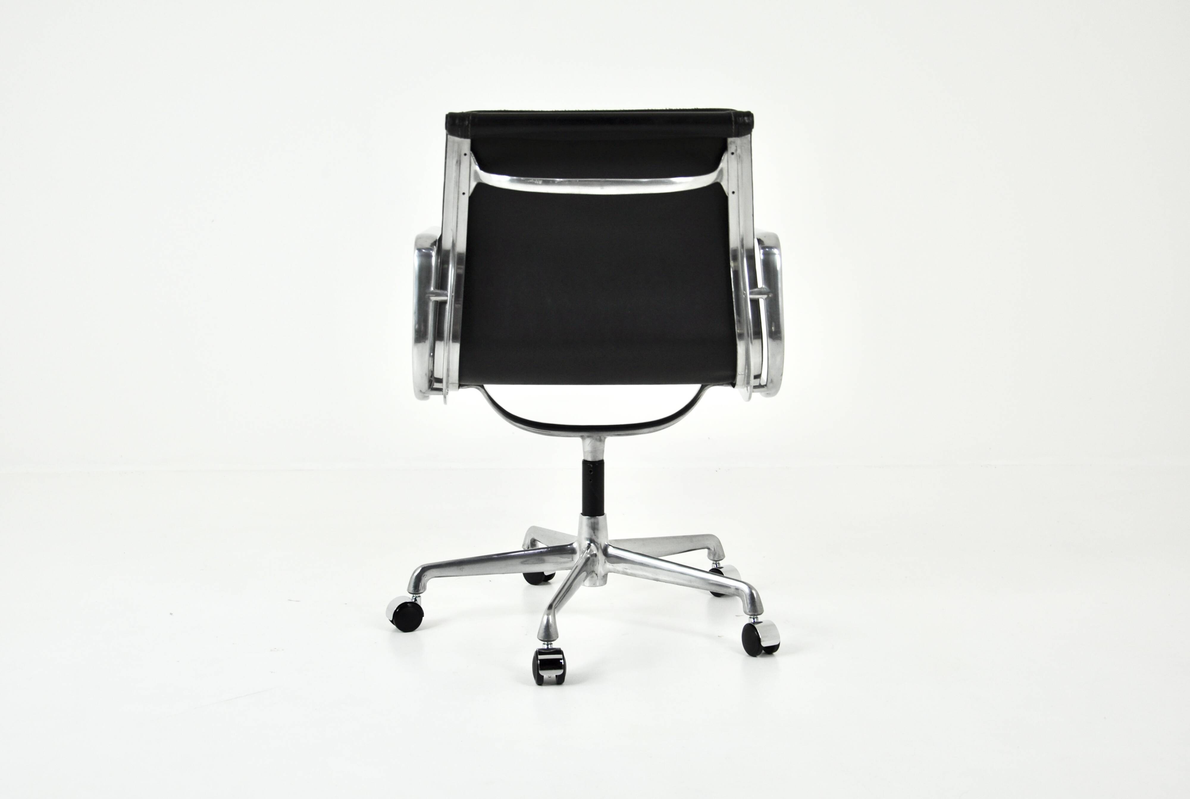 Office chair by Charles and Ray Eames for ICF, 1970s