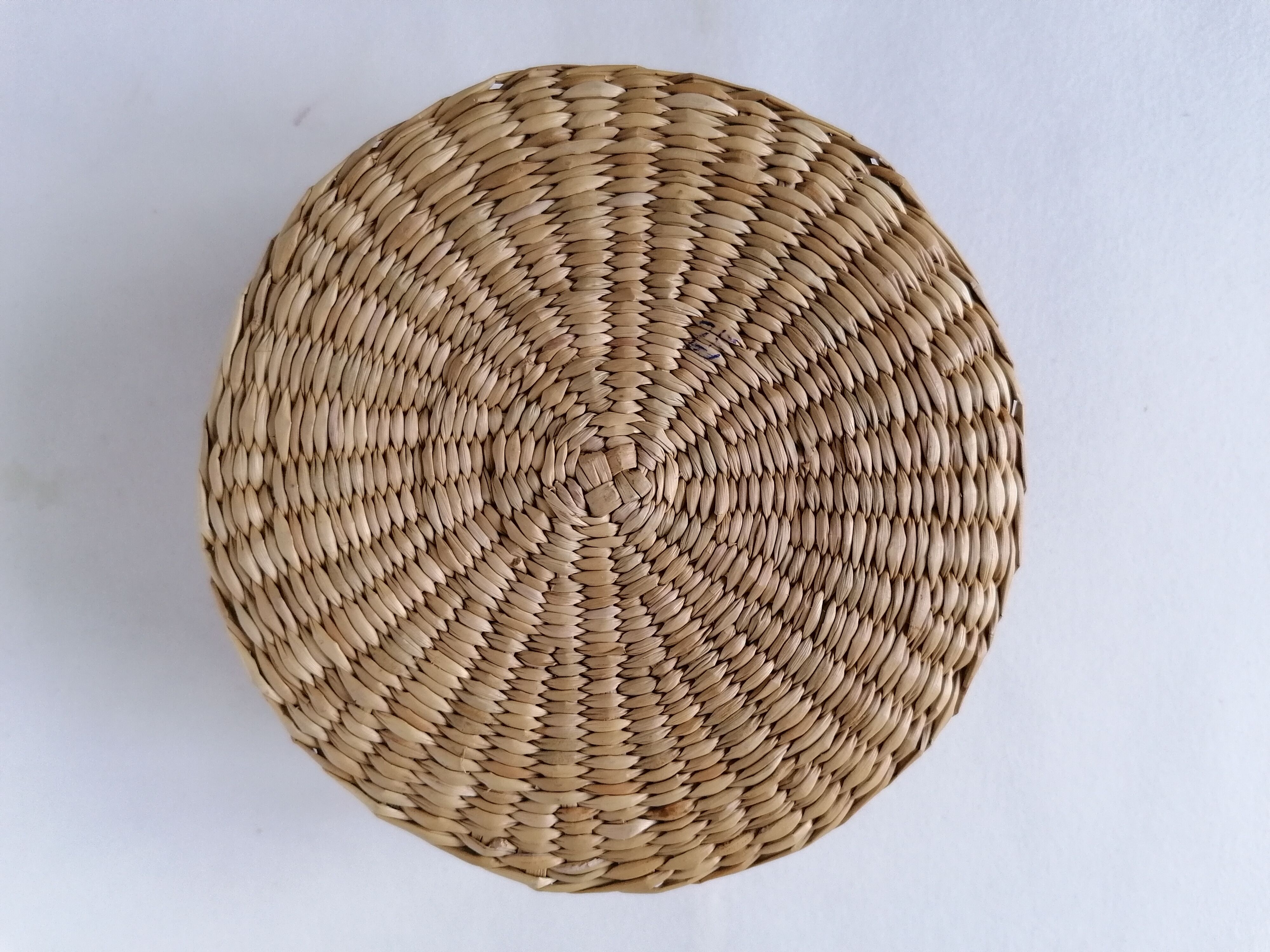 Set of 10 rattan coasters and its box