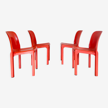 4 chaises orange Selene par Vico Magistretti, Artemide
