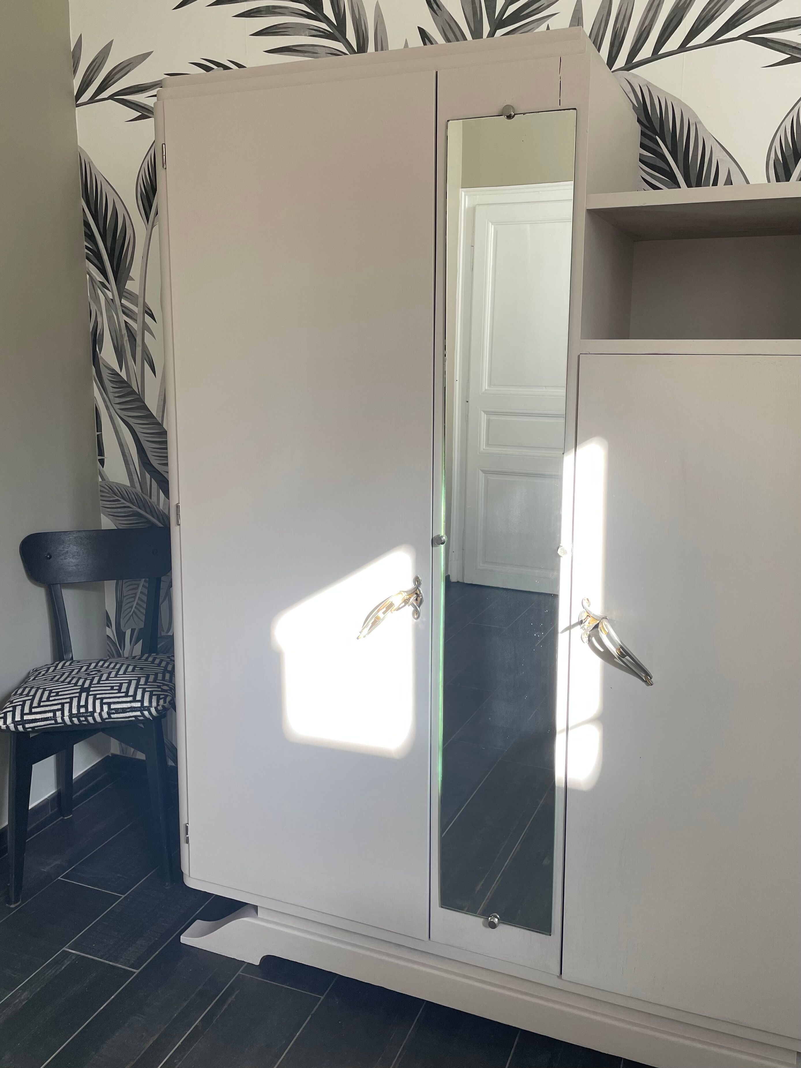 Armoire asymétrique